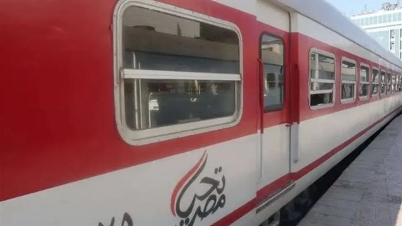 تطبيق السكك الحديدية.. قائمة فئات القطارات المتاحة للحجز ومزايا السفر عبرها